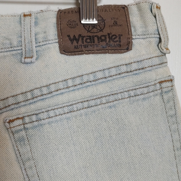 Wrangler Men's Light Wash Denim Shorts - Picture 5 of 8